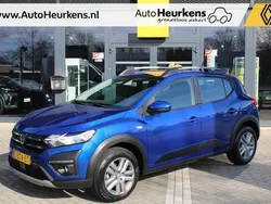 Blauw Gebruikt 2023 Dacia Sandero Expression Hatchback | € 17.945 (Eerlijke prijs)