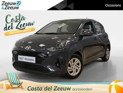 Aurora grey metallic (a7g) Gebruikt 2024 Hyundai i10 Premium Hatchback | € 18.850 (Eerlijke prijs)