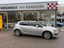 Grijs Gebruikt 2012 Opel Astra Design Edition Hatchback | € 7.450 (Eerlijke prijs)