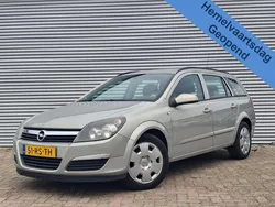 Grijs, metallic lak Gebruikt 2005 Opel Astra Enjoy Stationwagen | € 1.248 (Eerlijke prijs)