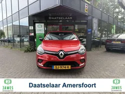 Rood, metallic lak Gebruikt 2018 Renault Clio IV Intens Hatchback | € 10.444 (Eerlijke prijs)