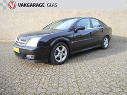 Zwart (metallic) Gebruikt 2004 Opel Vectra Sport Hatchback | € 850