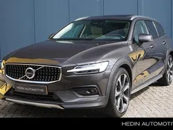 Grijs, metallic lak Gebruikt 2022 Volvo V60 CC Ultimate Stationwagen | € 49.995 (Goede deal)