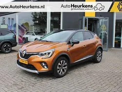Twotone orange atacama / noir Gebruikt 2020 Renault Captur Intens SUV | € 16.945 (Eerlijke prijs)