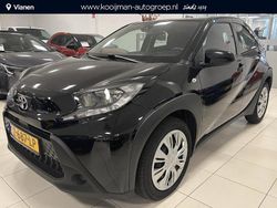 Zwart Gebruikt 2024 Toyota Aygo X Play SUV | € 19.750