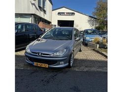 Grijs Gebruikt 2001 Peugeot 206 Hatchback | € 995 (Eerlijke prijs)