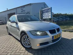 Grijs, metallic lak Gebruikt 2007 BMW 320 Executive Sedan | € 2.949 (Goede deal)