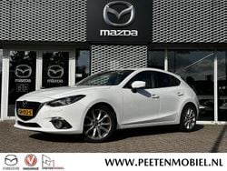 Arctic white Gebruikt 2015 Mazda 3 Hatchback | € 14.490 (Eerlijke prijs)