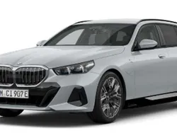 Grijs, metallic lak Nieuw 2025 BMW 530 M Sport Stationwagen | € 79.787