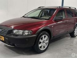 Rood, metallic lak Gebruikt 2003 Volvo XC70 Comfort SUV | € 7.945 (Eerlijke prijs)