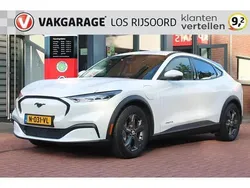 Wit, metallic lak Gebruikt 2021 Ford Mustang Mach-E SUV | € 23.990 (Eerlijke prijs)