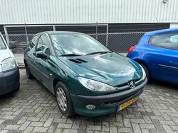 Groen Gebruikt 2003 Peugeot 206 Hatchback | € 450