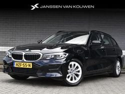 Zwart Gebruikt 2022 BMW 320e Stationwagen | € 28.885 (Goede deal)