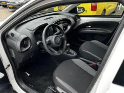 Wit Gebruikt 2022 Toyota Aygo Play Hatchback | € 17.950 (Goede deal)