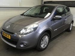 Grijs Gebruikt 2010 Renault Clio II Collection Hatchback | € 2.945 (Eerlijke prijs)