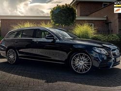 Zwart, metallic lak Gebruikt 2017 Mercedes E400 Premium Plus Stationwagen | € 32.950 (Eerlijke prijs)