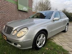 Grijs (metallic) Gebruikt 2004 Mercedes E200 Elegance Sedan | € 3.745 (Goede deal)