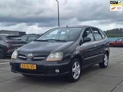 Zwart, metallic lak Gebruikt 2002 Nissan Almera Tino MPV | € 2.249 (Eerlijke prijs)