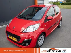 Rood Gebruikt 2013 Peugeot 107 Active Hatchback | € 5.499 (Iets duurder)