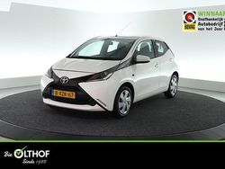 Wit Gebruikt 2014 Toyota Aygo X-play Hatchback | € 7.000 (Iets duurder)