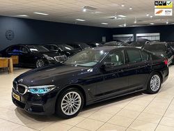 Zwart (metallic) Gebruikt 2020 BMW 530e M Sport Sedan | € 23.950 (Duur)