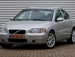 Zilver, metallic lak Gebruikt 2005 Volvo S60 Summum Sedan | € 11.500