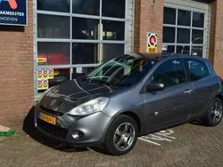 Grijs, metallic lak Gebruikt 2011 Renault Clio II Collection Hatchback | € 3.750 (Eerlijke prijs)