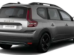 Grijs, metallic lak Nieuw 2025 Dacia Jogger Extreme MPV | € 27.888 (Eerlijke prijs)