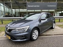 Grijs (metallic) Gebruikt 2022 Renault Mégane IV Business Stationwagen | € 17.500 (Eerlijke prijs)