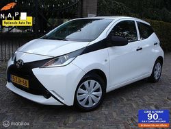 Wit Gebruikt 2015 Toyota Aygo Hatchback | € 5.349 (Eerlijke prijs)