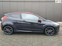 Zwart Gebruikt 2015 Ford Fiesta ST-Line Hatchback | € 6.750 (Eerlijke prijs)