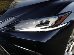 Blauw Gebruikt 2024 Lexus ES300H President Line Sedan | € 59.950