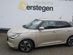 Bruin (metallic) Gebruikt 2025 Suzuki Swift Style Hatchback | € 22.950 (Duur)