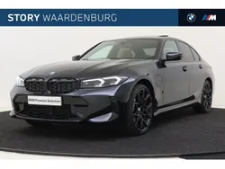 Saphirschwarz (donker zwart metallic) Gebruikt 2024 BMW 320e Shadowline Sedan | € 48.850 (Iets duurder)