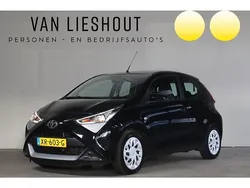 Zwart Gebruikt 2019 Toyota Aygo Play Hatchback | € 10.650 (Eerlijke prijs)