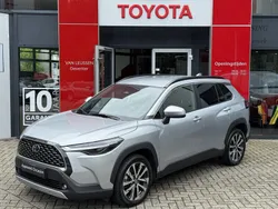 , metallic lak Gebruikt 2024 Toyota Corolla Cross Style SUV | € 36.400 (Eerlijke prijs)