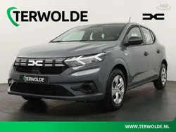 Grijs, metallic lak Nieuw 2025 Dacia Sandero Essentiel Hatchback | € 18.800 (Goede deal)
