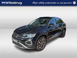 Zwart Gebruikt 2022 VW T-Roc Style SUV | € 31.450 (Eerlijke prijs)