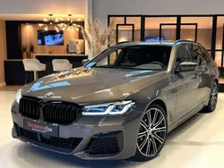 Grijs, metallic lak Gebruikt 2020 BMW 520 M Sport Stationwagen | € 36.900 (Duur)