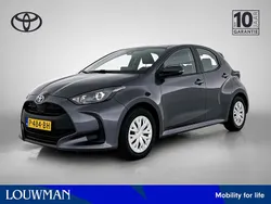 Grijs Gebruikt 2022 Toyota Yaris Hybrid Active Hatchback | € 21.945 (Eerlijke prijs)