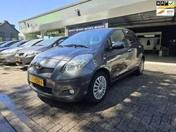 Grijs, metallic lak Gebruikt 2011 Toyota Yaris Hatchback | € 5.450 (Eerlijke prijs)