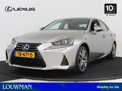 Grijs Gebruikt 2018 Lexus IS300h Business Edition Sedan | € 23.950 (Eerlijke prijs)