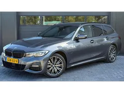 Grijs Gebruikt 2021 BMW 330 Executive Stationwagen | € 29.995 (Iets duurder)