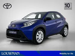 Blauw metallic Gebruikt 2024 Toyota Aygo Envy Hatchback | € 20.945 (Eerlijke prijs)