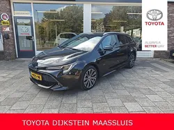 Zwart, metallic lak Gebruikt 2020 Toyota Corolla Plus Stationwagen | € 22.950 (Goede deal)