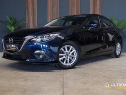 Blauw Gebruikt 2014 Mazda 3 Center-Line Sedan | € 12.990 (Duur)