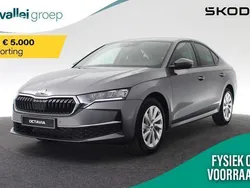 Grijs Gebruikt 2024 Skoda Octavia First Edition Hatchback | € 40.958