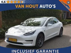 Wit, metallic lak Gebruikt 2020 Tesla Model 3 Standard Range Sedan | € 18.450 (Goede deal)