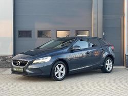 Blauw Gebruikt 2018 Volvo V40 Momentum Stationwagen | € 13.900 (Goede deal)
