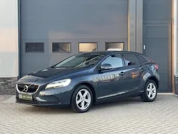 Blauw Gebruikt 2018 Volvo V40 Momentum Stationwagen | € 15.400 (Eerlijke prijs)